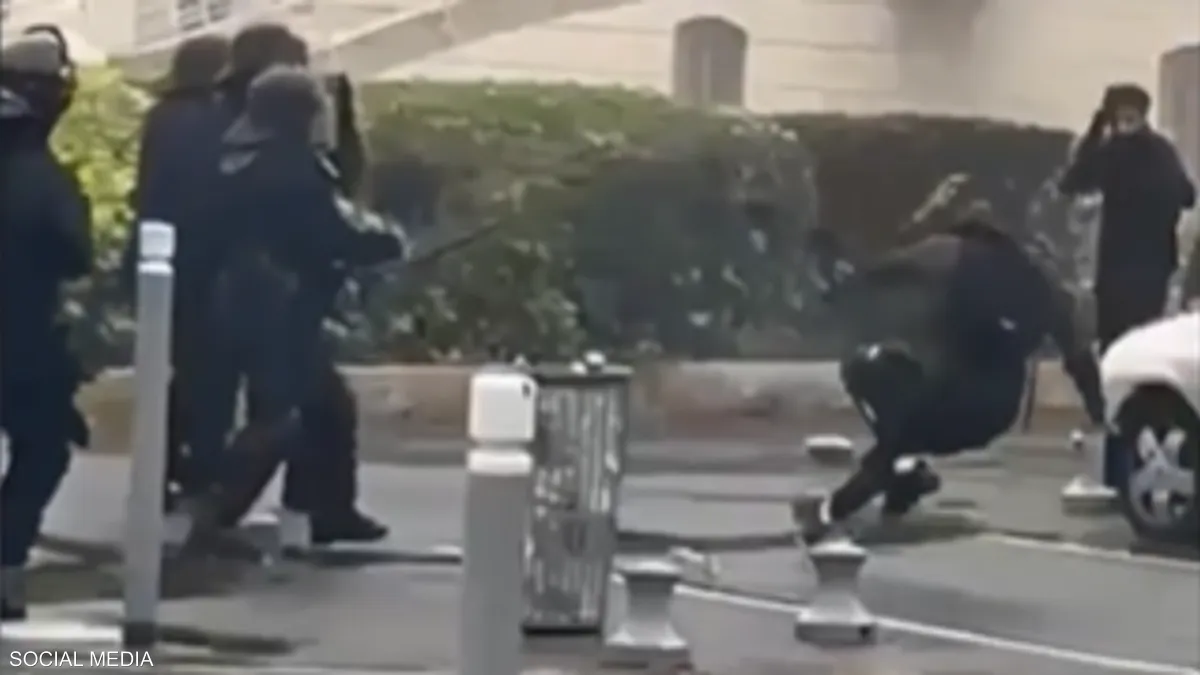 قنبلة غاز في وجه طالب.. فيديو يشعل الغضب في فرنسا