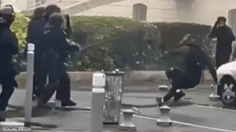 قنبلة غاز في وجه طالب.. فيديو يشعل الغضب في فرنسا